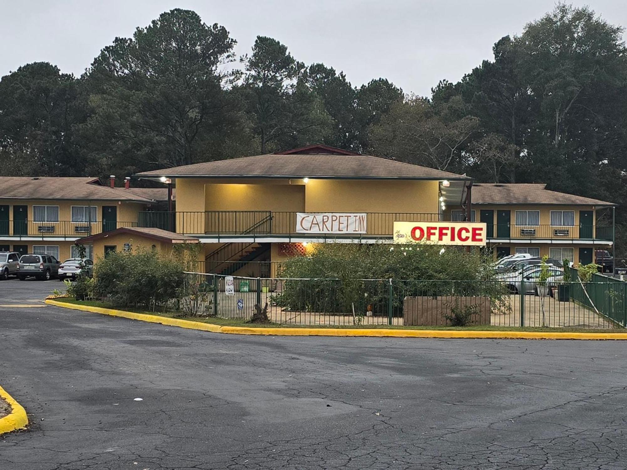 Carpet Inn ไอเพไลกา ภายนอก รูปภาพ